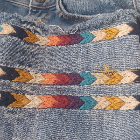 Driftwood Jeans Collette Embroidered Blue Denim Raw Hem Cropped Length Womens 26 - Picture 11 of 13